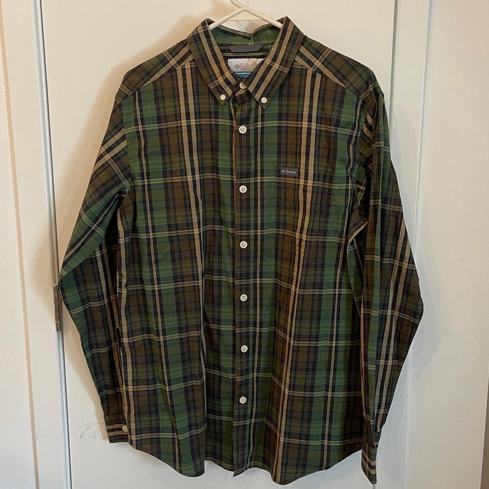 Columbia Men’s Button up Shirt - Size Medium